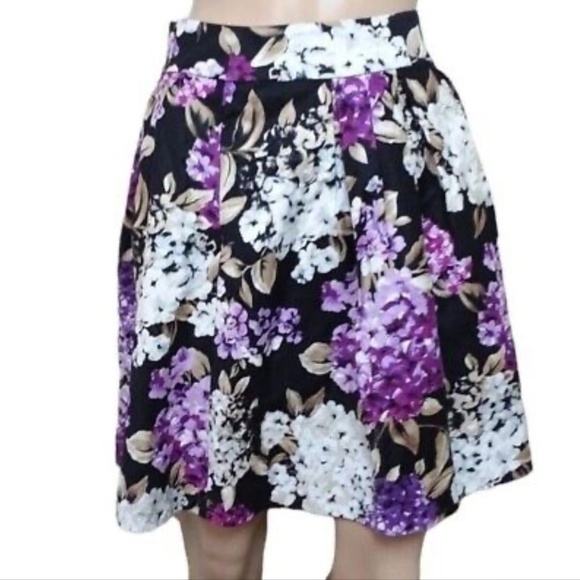 White House|Black Market Skirt Lilac Hydrangea Black Cream Pleated Coquette Sz 4 - Picture 1 of 13